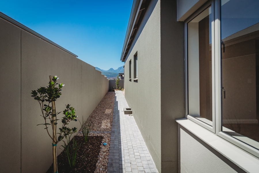 3 Bedroom Property for Sale in Kraaibosch Western Cape